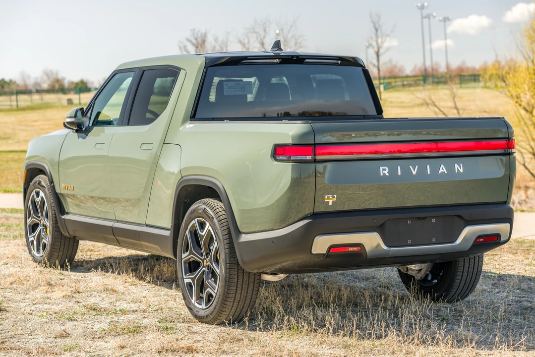 2022 Rivian R1T - Image 18 of 31