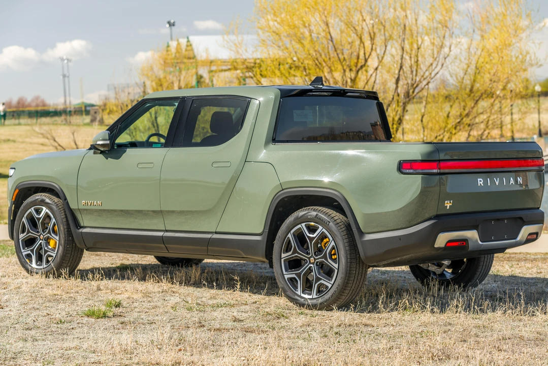 2022 Rivian R1T - Image 17 of 31