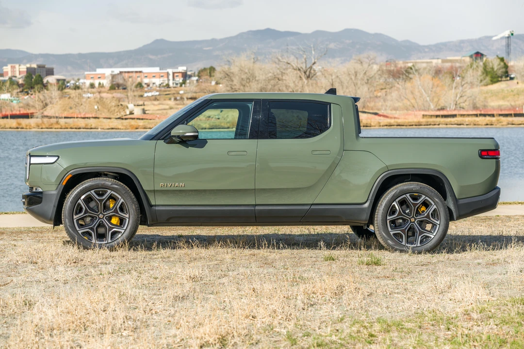 2022 Rivian R1T - Image 12 of 31