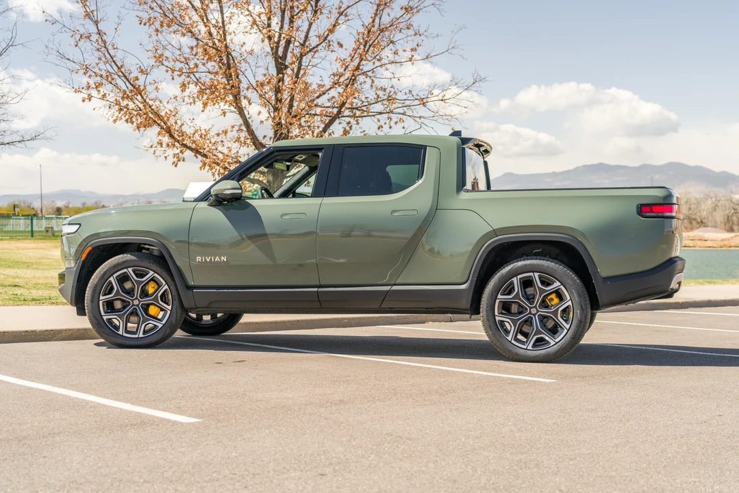 2022 Rivian R1T - Image 14 of 31