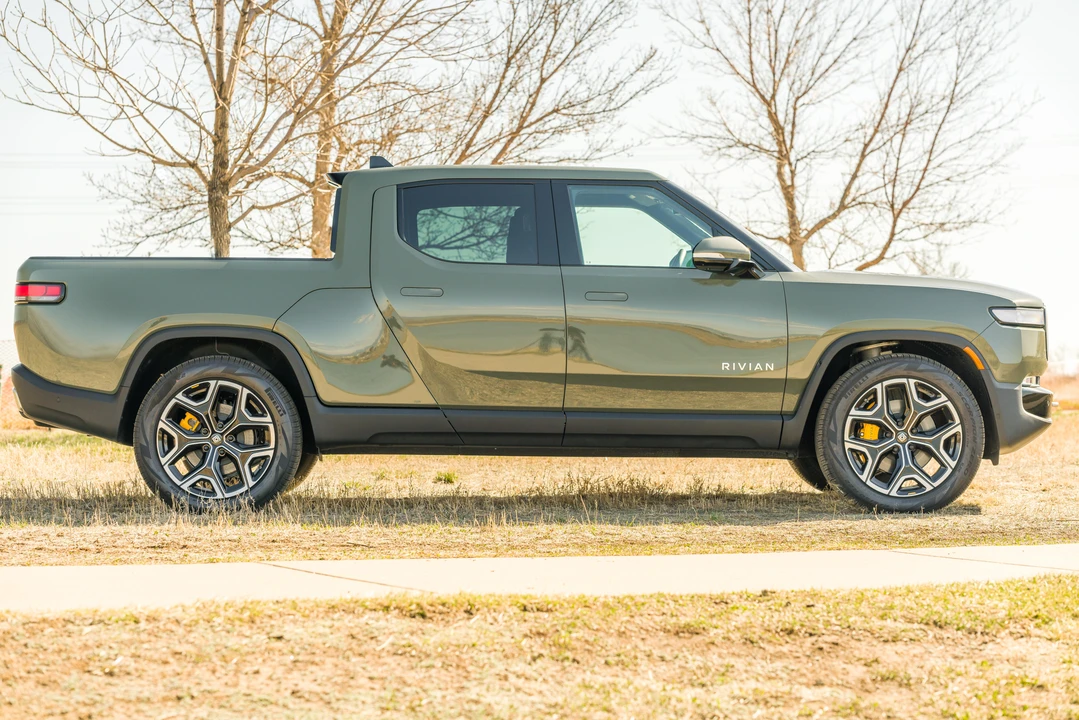 2022 Rivian R1T - Image 25 of 31