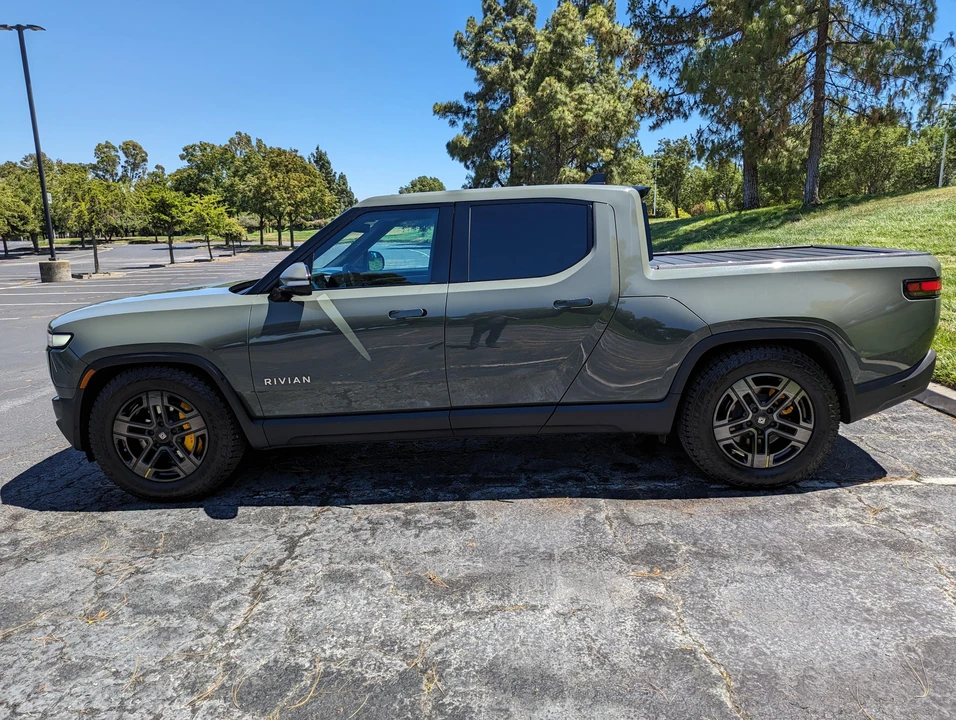 2022 Rivian R1T - Image 10 of 31