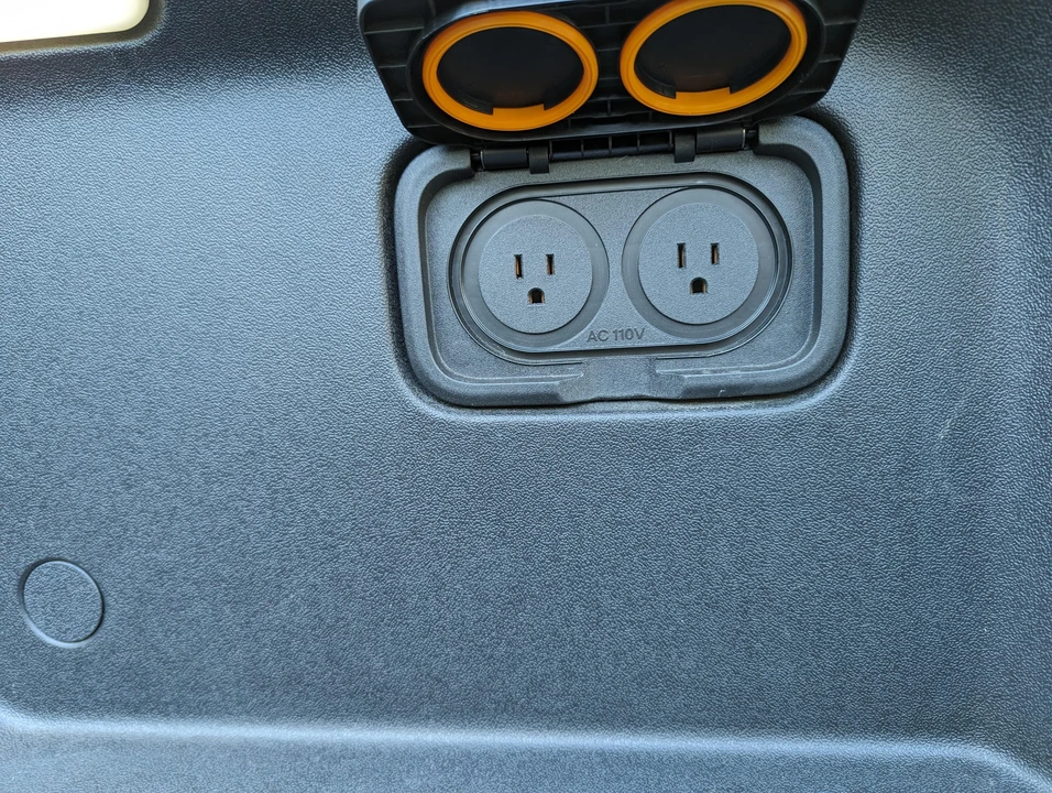 2022 Rivian R1T - Image 17 of 31