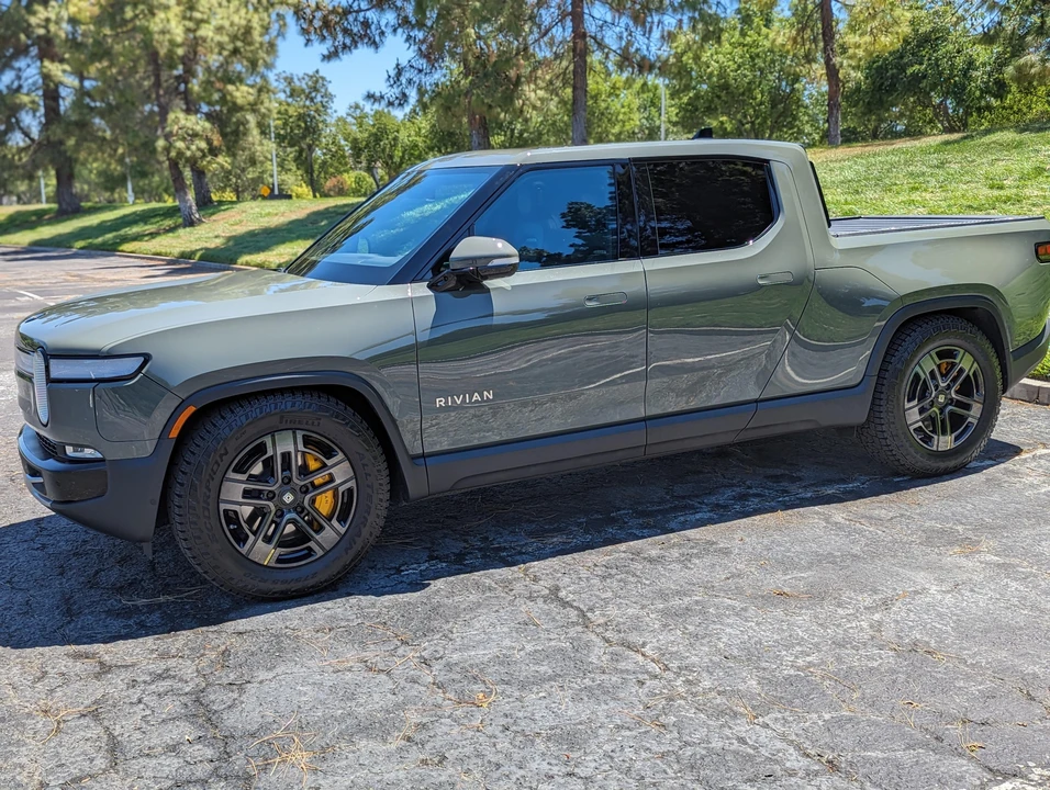 2022 Rivian R1T - Image 8 of 31
