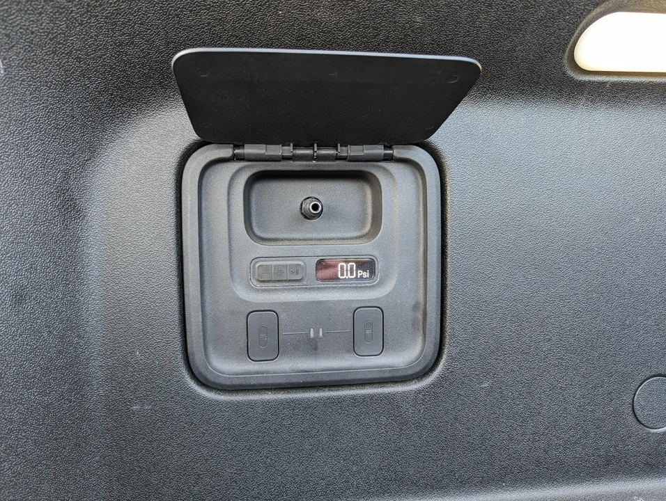 2022 Rivian R1T - Image 18 of 31