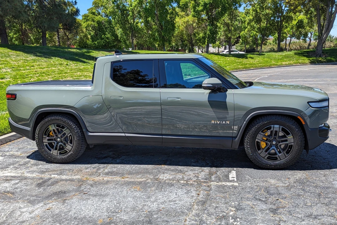 2022 Rivian R1T - Image 3 of 31