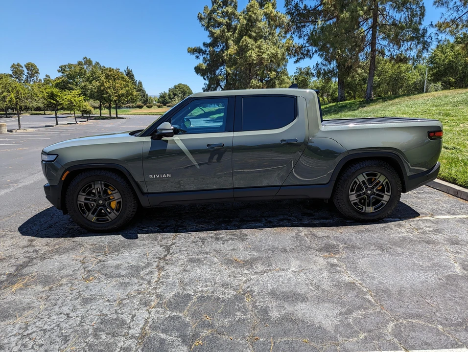2022 Rivian R1T - Image 9 of 31