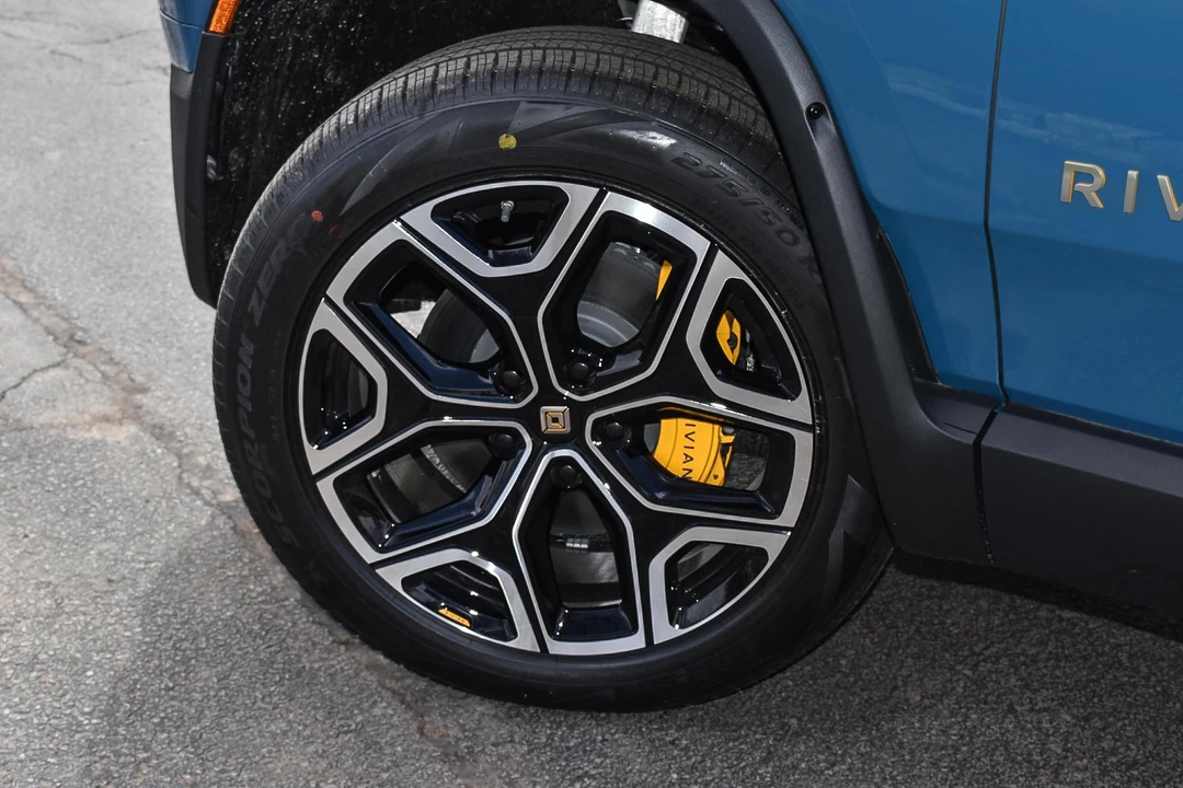 2022 Rivian R1T - Image 8 of 15