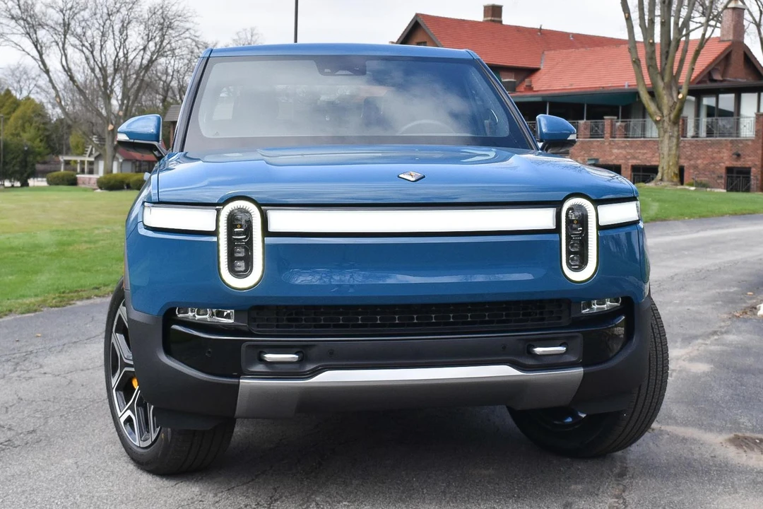 2022 Rivian R1T - Image 2 of 15