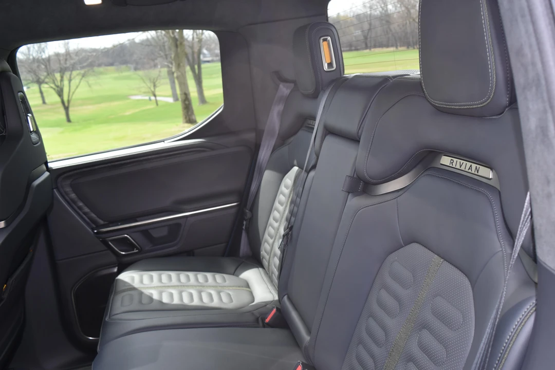 2022 Rivian R1T - Image 14 of 15