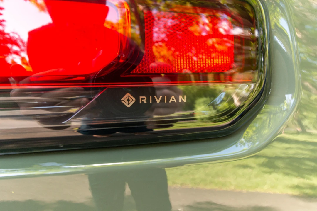 2022 Rivian R1T - Image 17 of 31