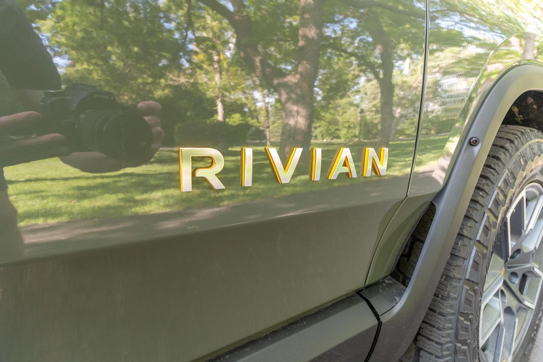 2022 Rivian R1T - Image 19 of 31