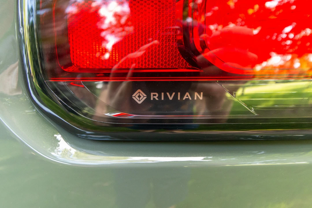 2022 Rivian R1T - Image 12 of 31
