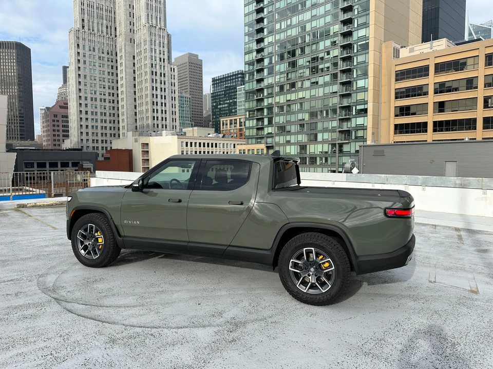 2022 Rivian R1T - Image 18 of 31