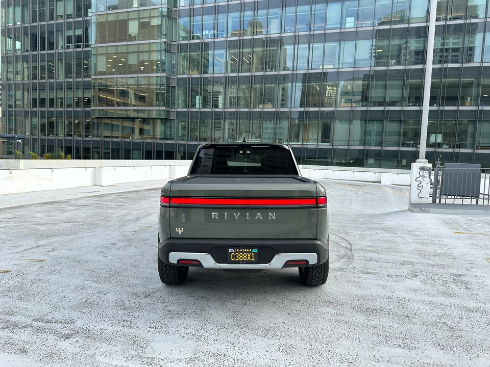 2022 Rivian R1T - Image 24 of 31