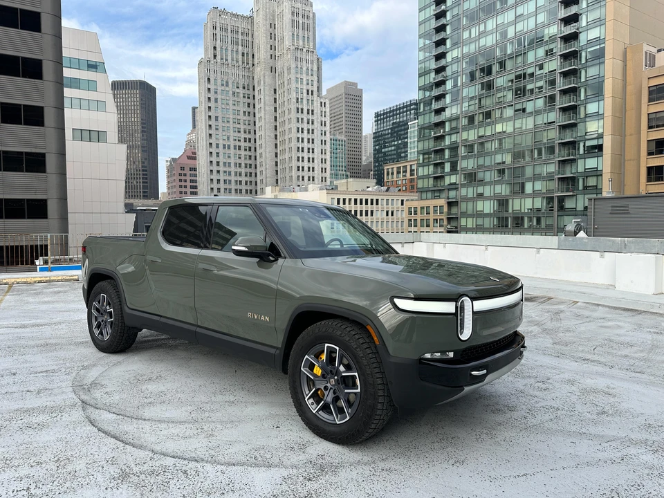 2022 Rivian R1T - Image 30 of 31