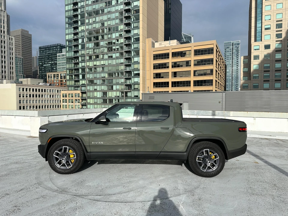 2022 Rivian R1T - Image 16 of 31
