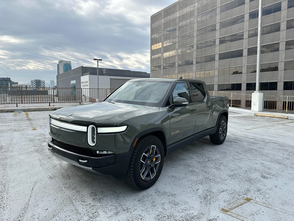 2022 Rivian R1T - Image 10 of 31