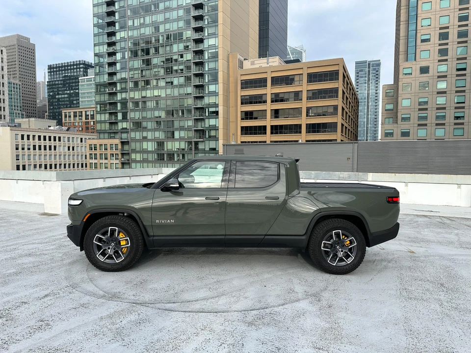 2022 Rivian R1T - Image 15 of 31