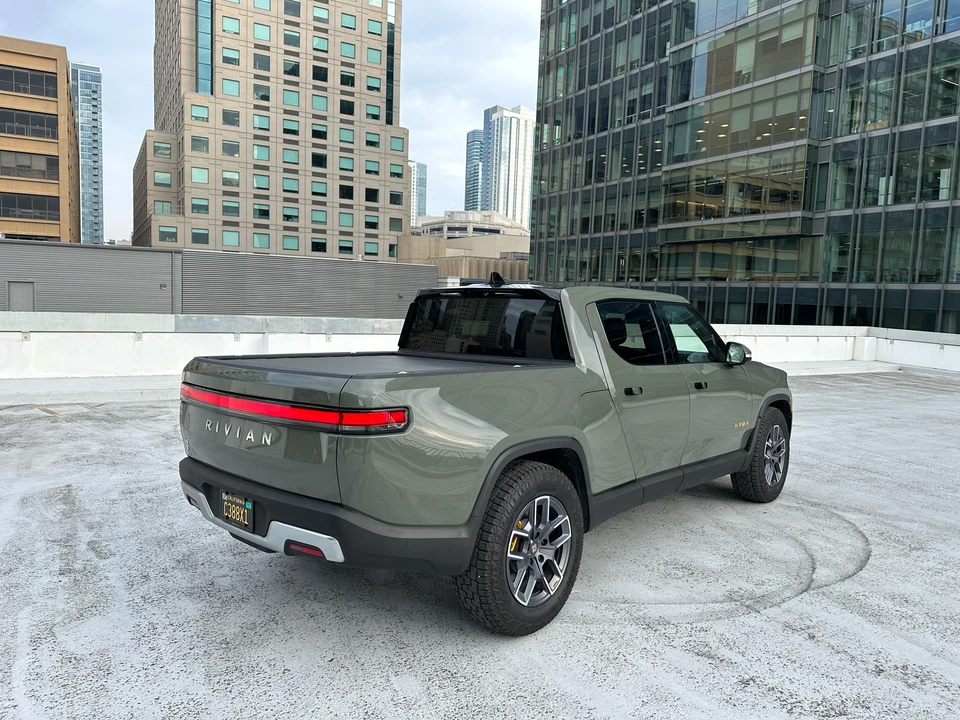 2022 Rivian R1T - Image 28 of 31