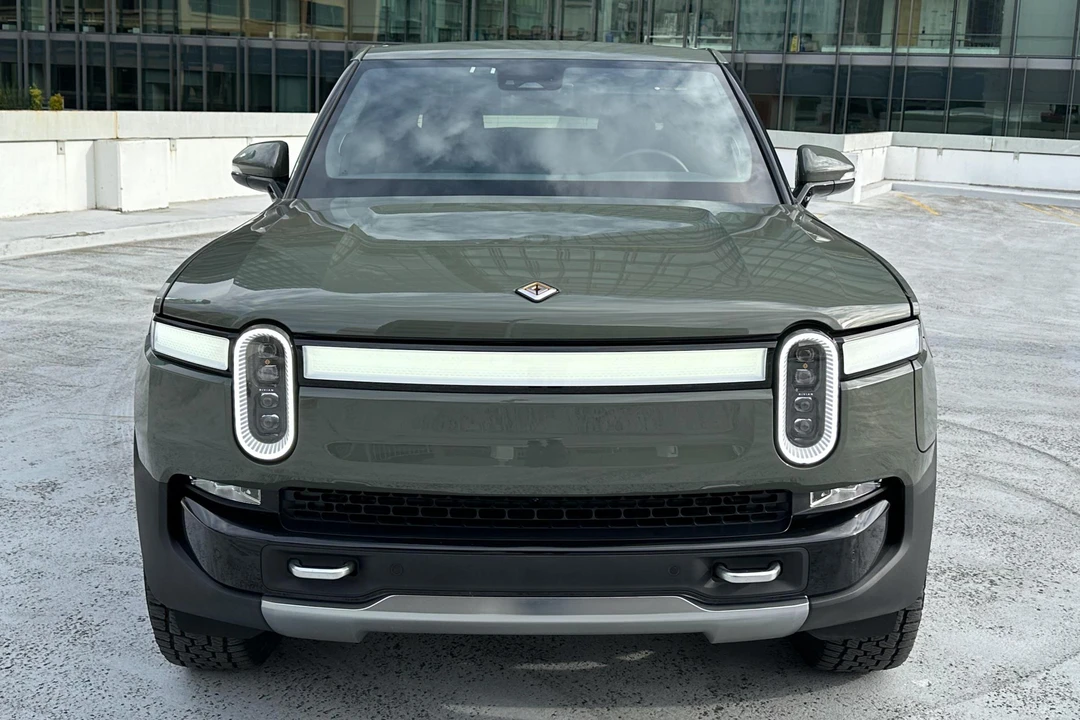 2022 Rivian R1T - Image 2 of 31