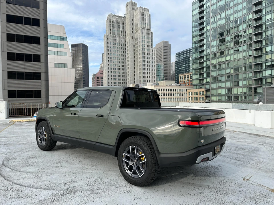 2022 Rivian R1T - Image 20 of 31