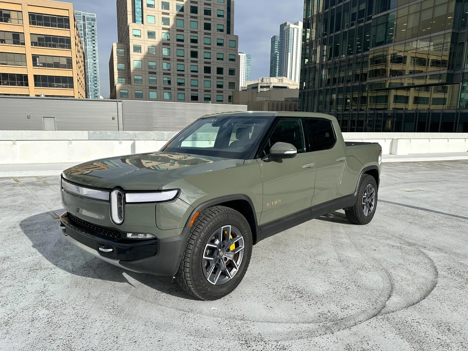2022 Rivian R1T - Image 12 of 31