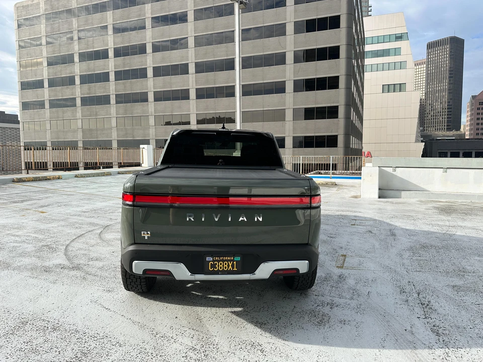 2022 Rivian R1T - Image 23 of 31