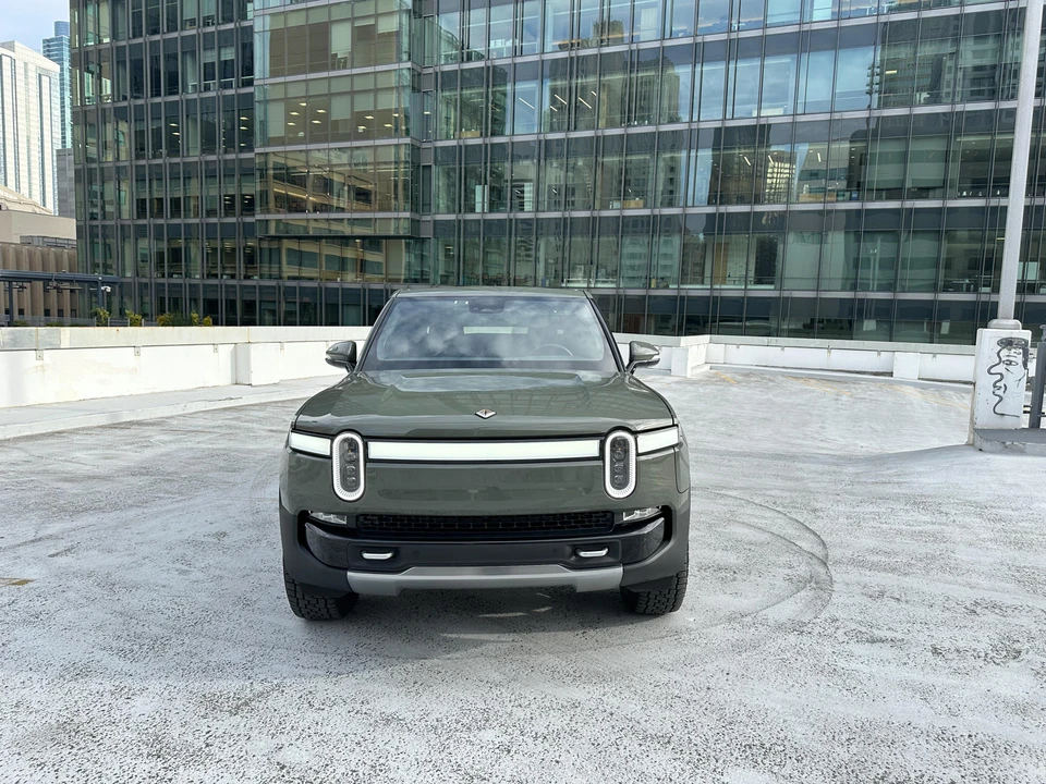 2022 Rivian R1T - Image 7 of 31