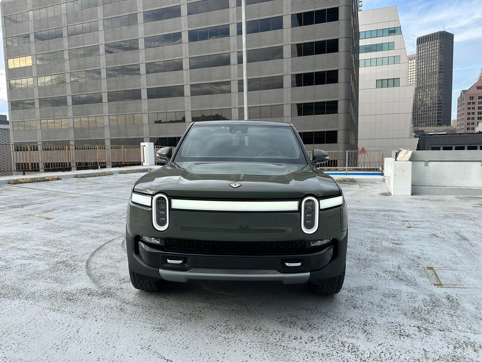 2022 Rivian R1T - Image 9 of 31