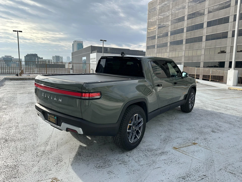 2022 Rivian R1T - Image 26 of 31