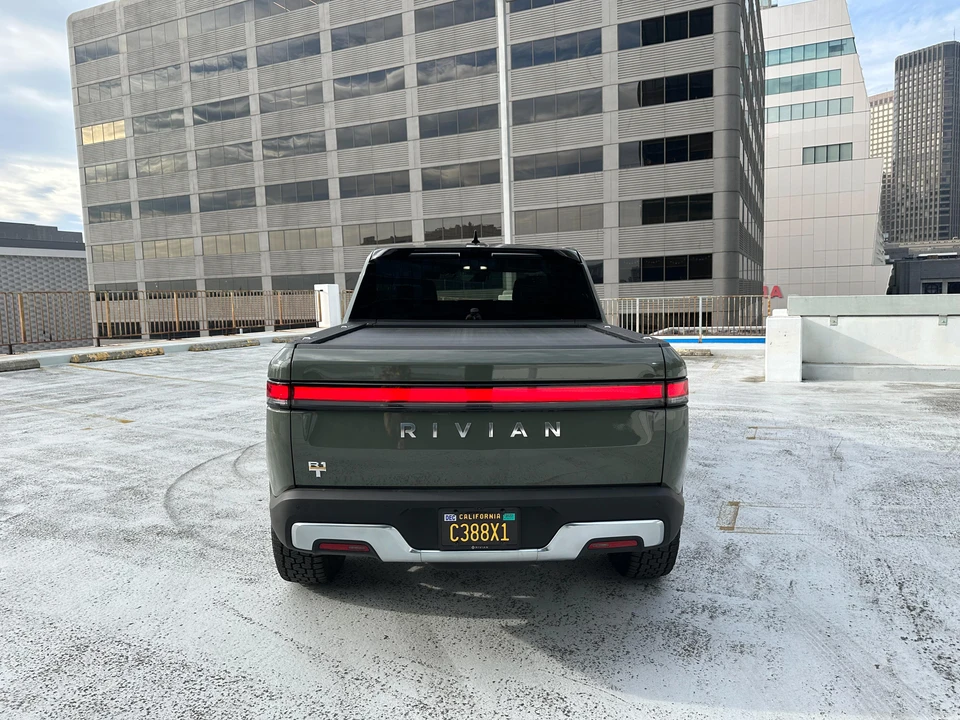 2022 Rivian R1T - Image 25 of 31