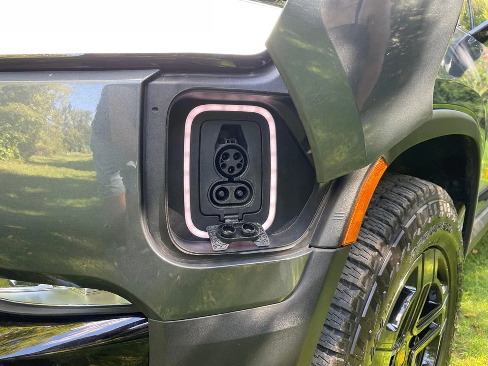 2022 Rivian R1T - Image 24 of 31