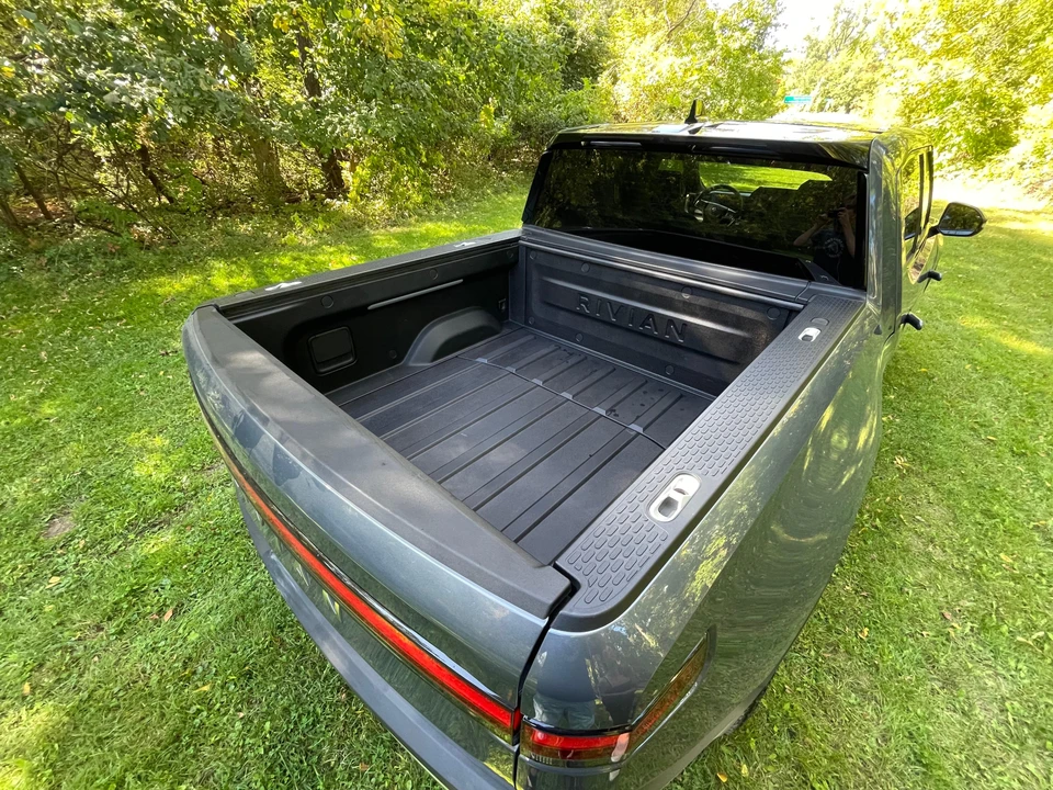 2022 Rivian R1T - Image 15 of 31