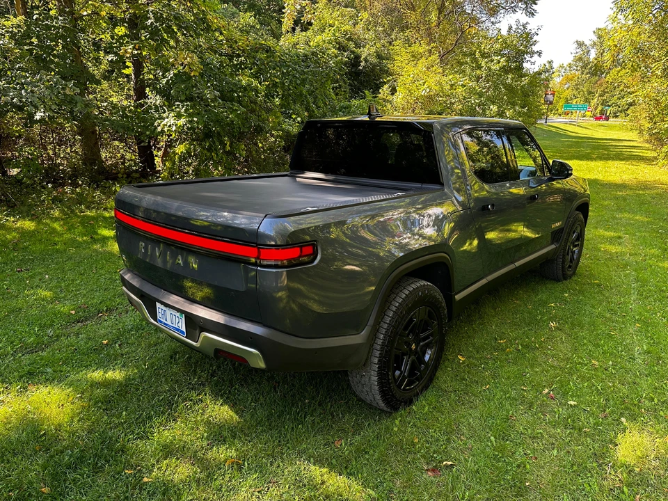 2022 Rivian R1T - Image 16 of 31