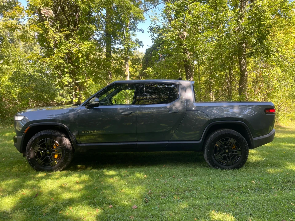 2022 Rivian R1T - Image 7 of 31