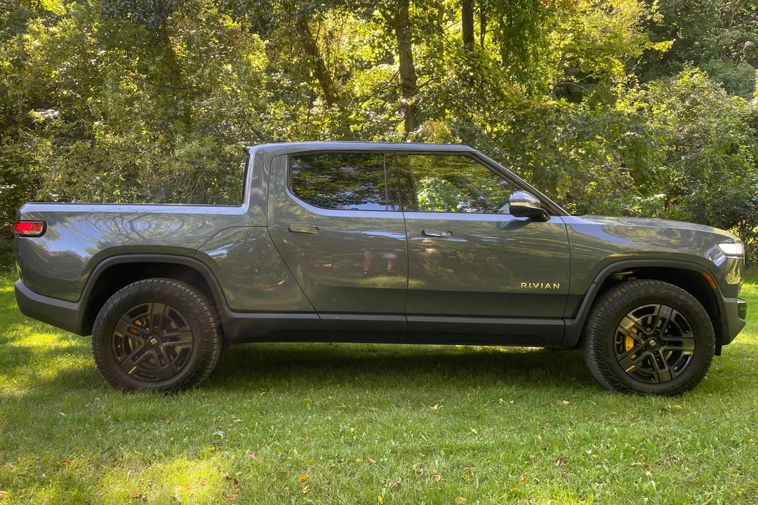 2022 Rivian R1T - Image 3 of 31