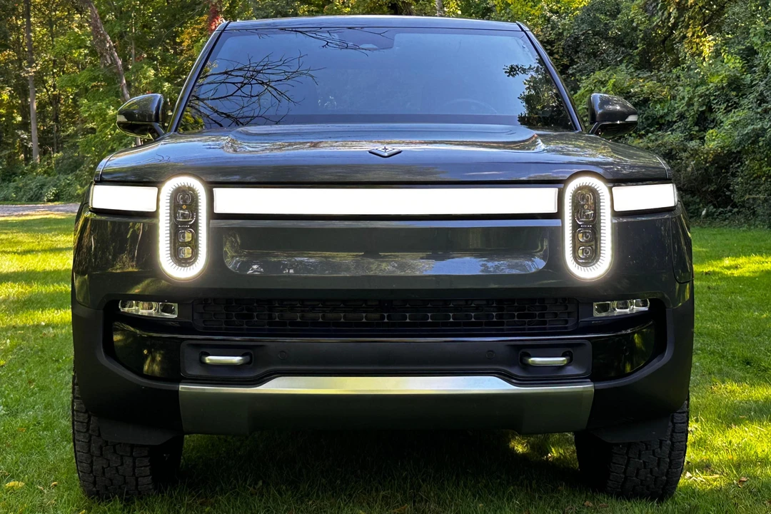 2022 Rivian R1T - Image 2 of 31