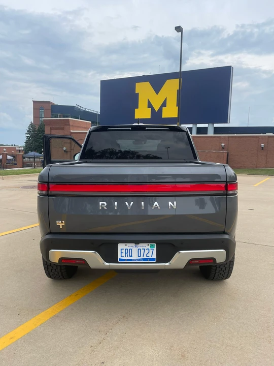 2022 Rivian R1T - Image 9 of 31