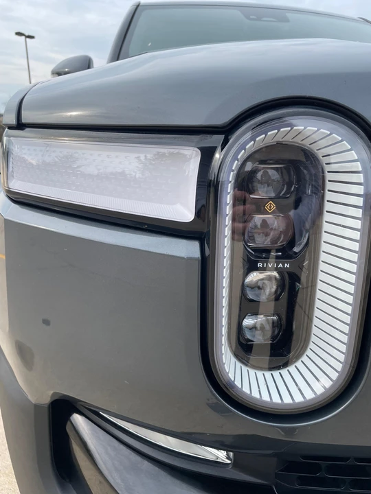 2022 Rivian R1T - Image 17 of 31