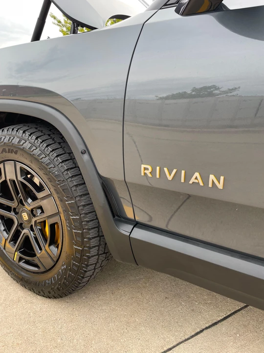 2022 Rivian R1T - Image 25 of 31