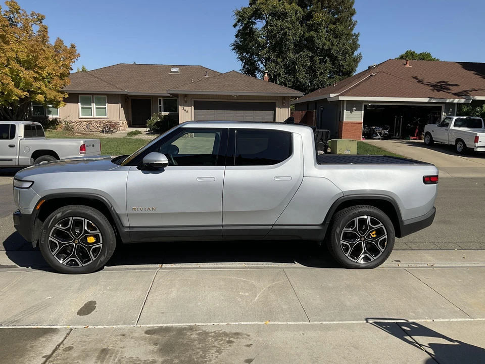 2022 Rivian R1T - Image 12 of 31