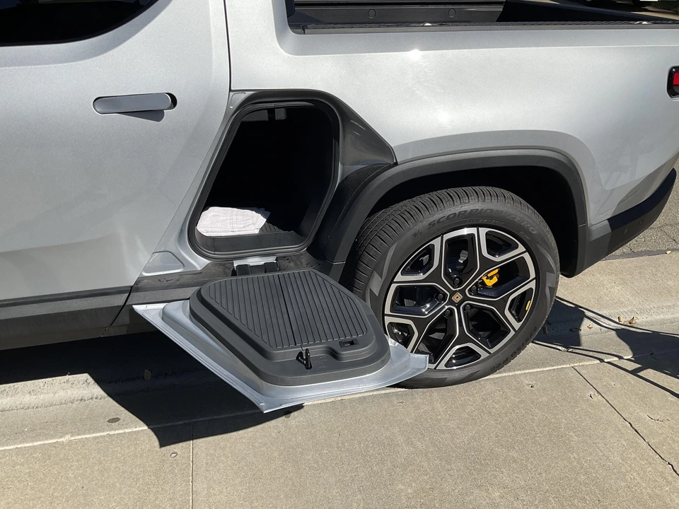 2022 Rivian R1T - Image 24 of 31