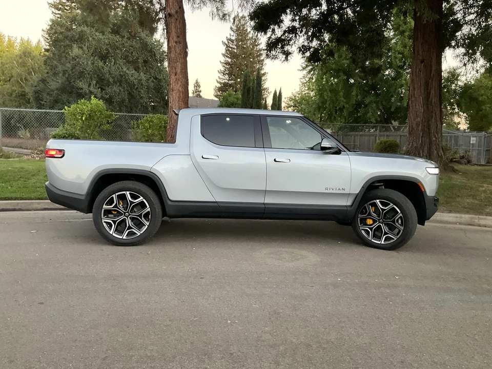 2022 Rivian R1T - Image 19 of 31