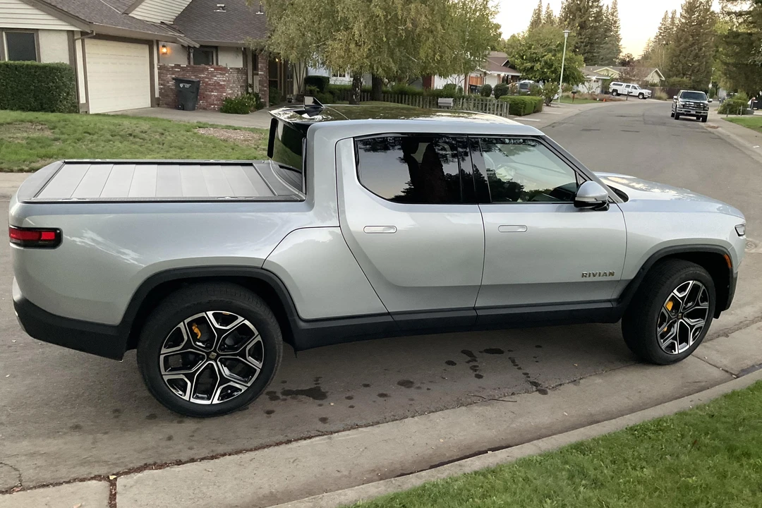2022 Rivian R1T - Image 4 of 31