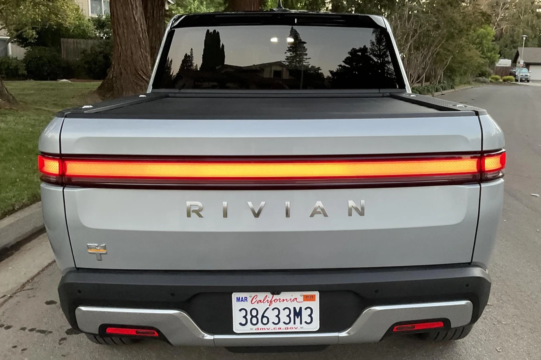 2022 Rivian R1T - Image 5 of 31