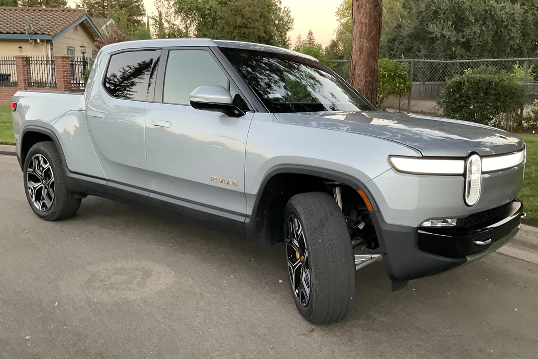 2022 Rivian R1T - Image 2 of 31