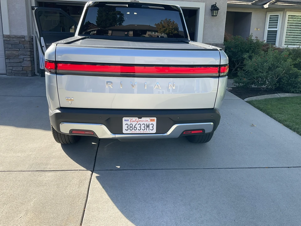 2022 Rivian R1T - Image 14 of 31