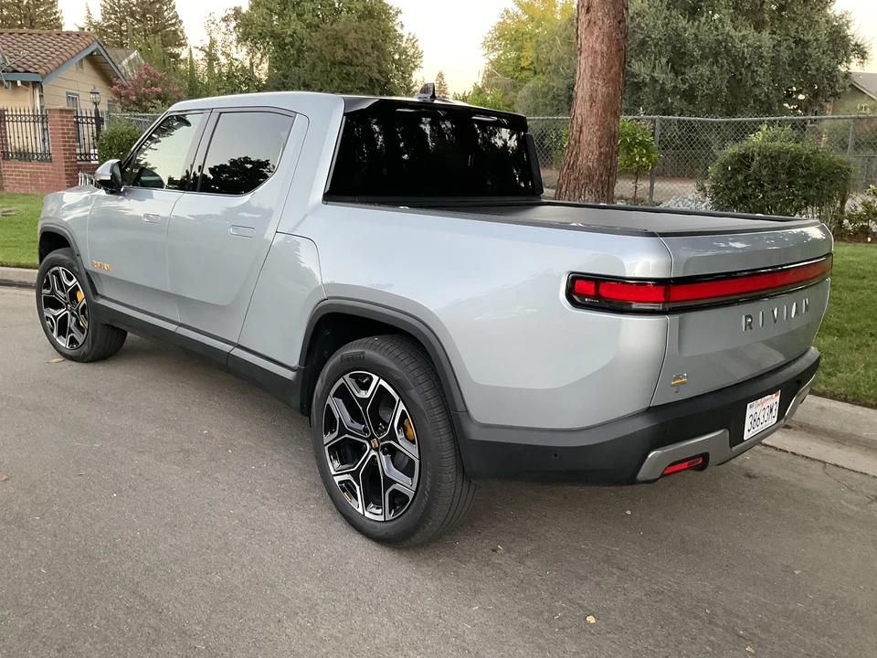 2022 Rivian R1T - Image 13 of 31