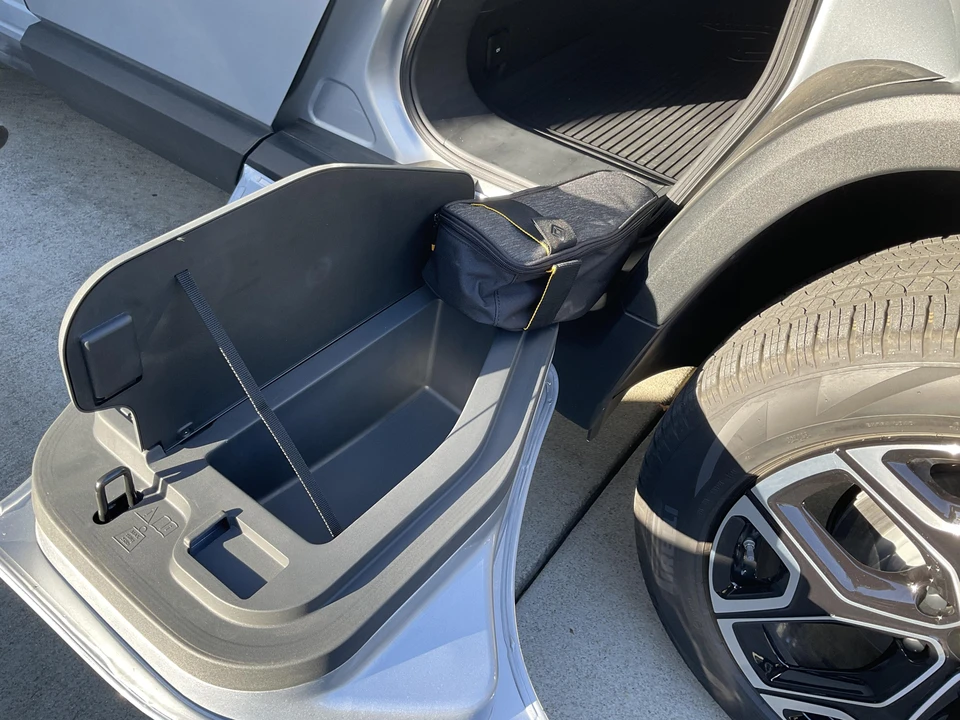 2022 Rivian R1T - Image 26 of 31